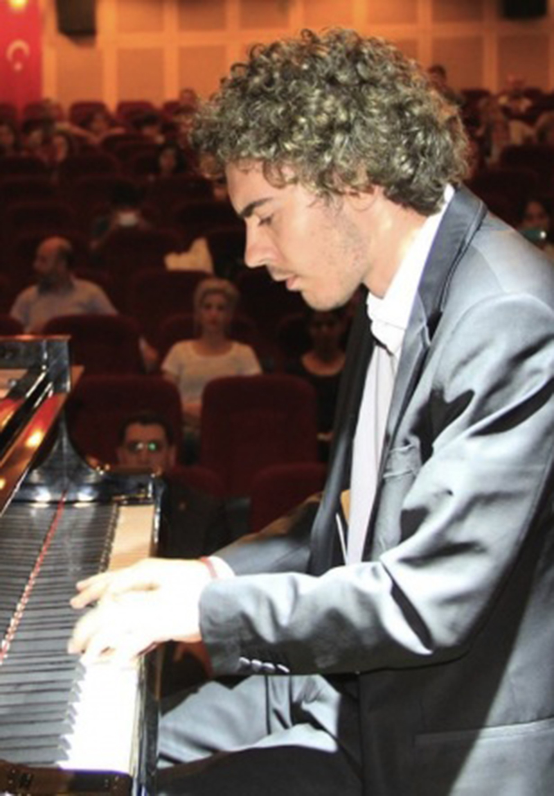 Mert Yeşilmenderes Piyano...