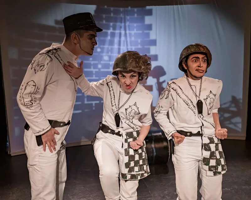 Onu Bir Su Birikintisine Atsan İki Günde Parmaklarının Arası Yüzgeç Gibi Deri Bağlar Galeri 6