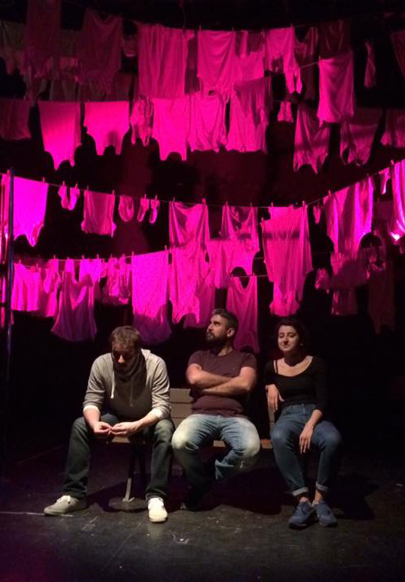 Yaşamak Mı Zor;...