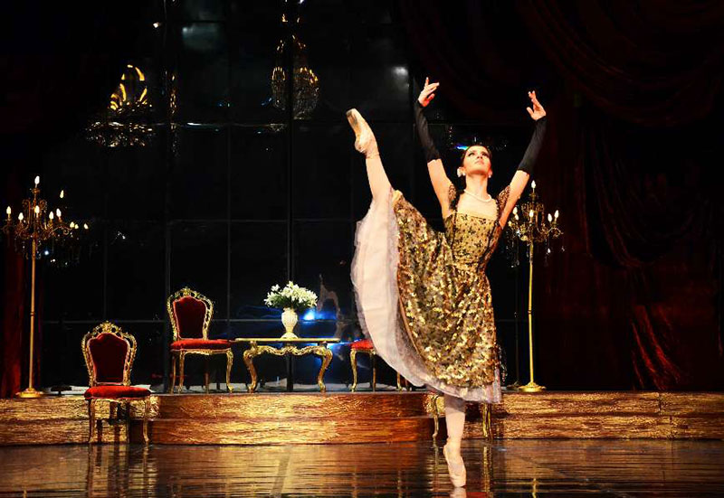 Kamelyalı Kadın Galeri 3