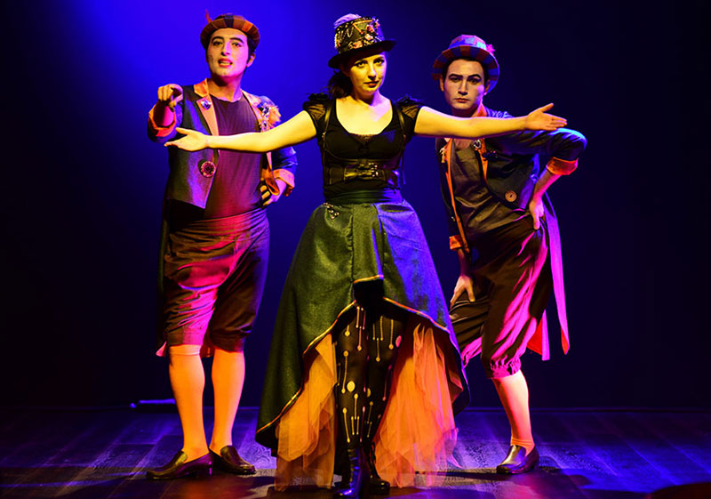 Kel Şarkıcı Galeri 7