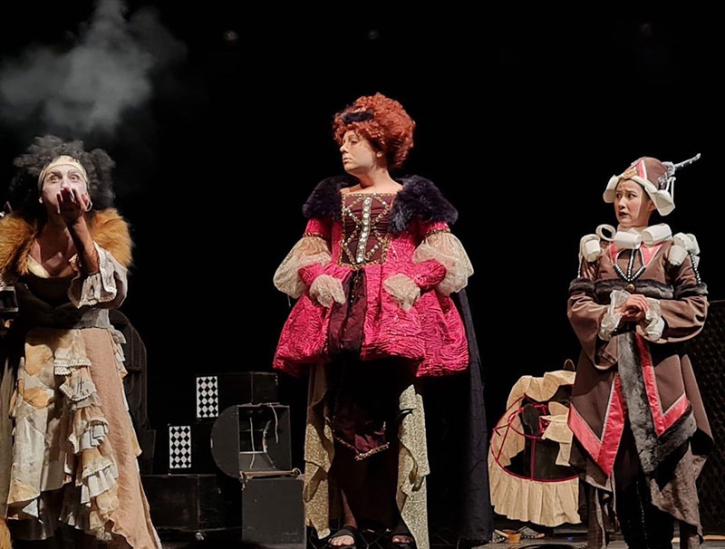 Neredeyse Kadın Elizabeth Galeri 3