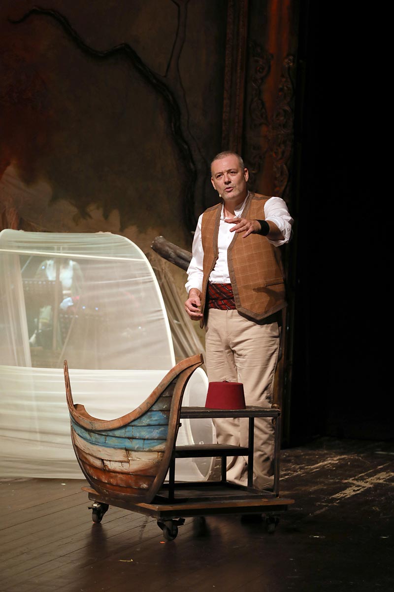 Rüstemoğlu Cemal'in Tuhaf Hikayesi Galeri 4