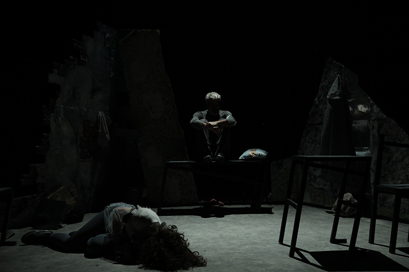 Dördüncü Ay Galeri 11