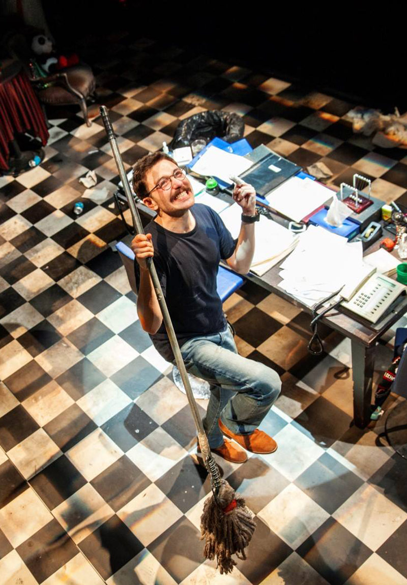 Tamamen Doluyuz Poster