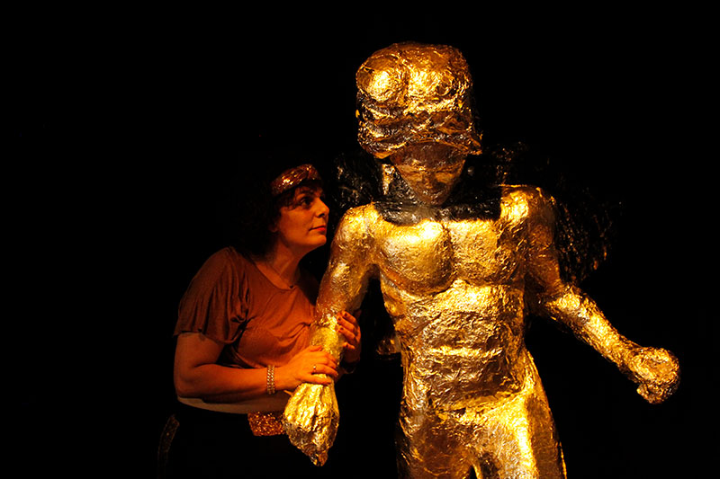 Yalnız Başaklara Azgın Boğa Galeri 3